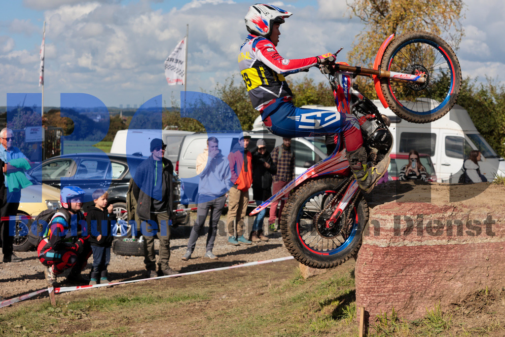 SES_DMTRIA20240929-7 | bond - Realisiert mit Pictrs.com