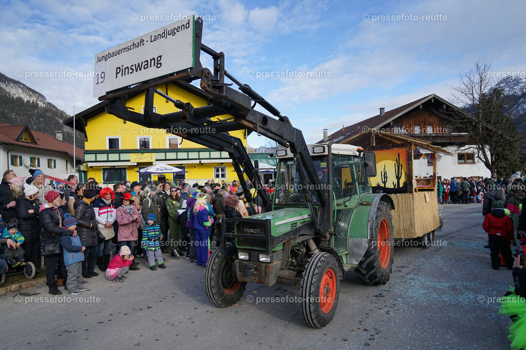 news-2023-Feb11-Fasching-Weissenbach-DSC01942 | Info aus dem Bezirk Reutte/Ausserfern Tirol sowie eine umfangreiche Bilddatenbank über die gesamte Region: Lechtal, Talkessel Reutte, Tannheimertal, Zwischentoren. Lech, Plansee, Zugspitze, Grenztunnel, B179, Fernpassstraße, Verkehr, Lawinen, Tradition, - Realisiert mit Pictrs.com