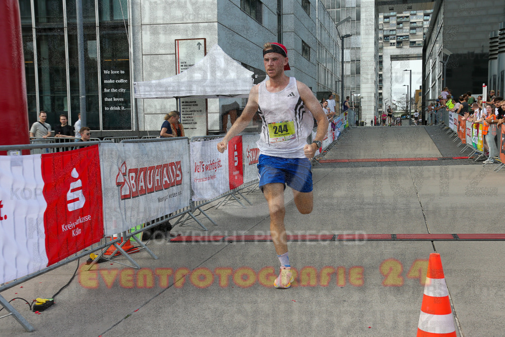 250920_1508_EX1_8424 | Sportfotografie im Rhein-Sieg Kreis, Köln, Bonn, NRW, Rheinland Pfalz, Hessen, etc. Unser Tätigkeitsfeld umfasst den Laufsport vom Volkslauf über den Marathon, Duathlon, Triathon bis zum Ultralauf wie Kölnpfad Ultra oder Schindertrail.