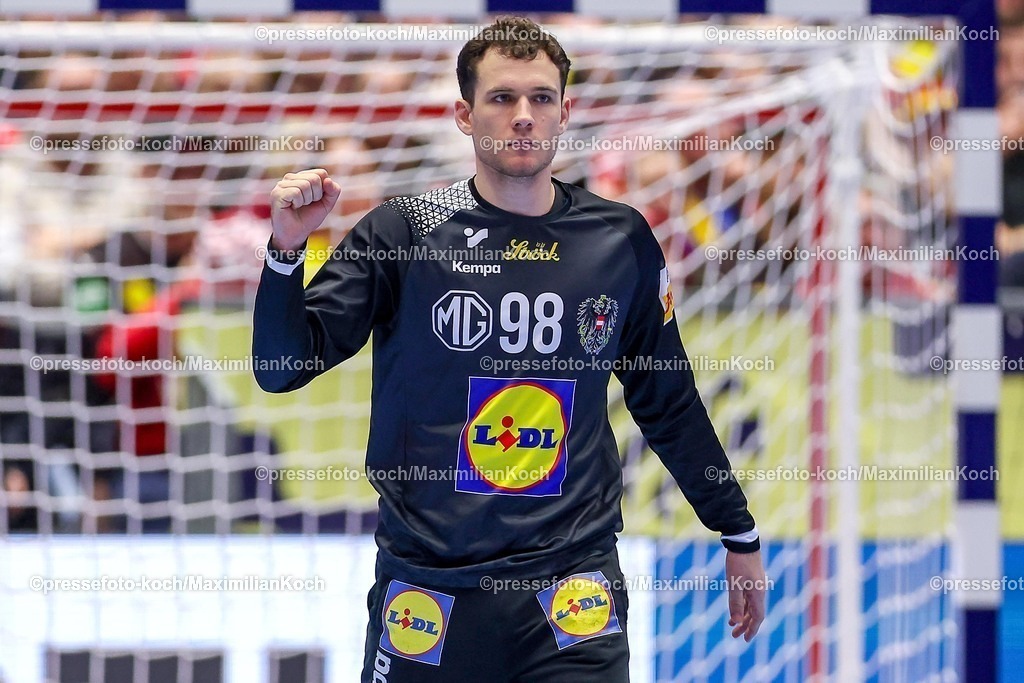 EHF19012601121 | 19.01.2026, Handball, Men's EHF EURO 2026, Österreich - Serbien, Jyske Bank Boxen in Herning, Dänemark, Preliminary Round:  Constantin Möstl (Austria #98) jubelnd