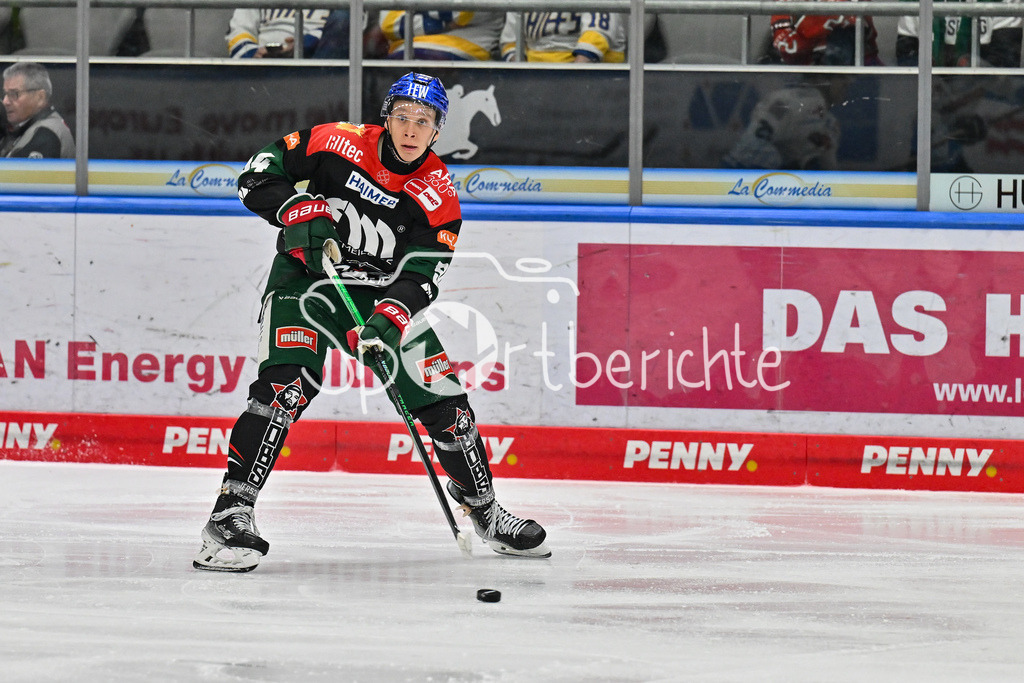 Augsburger Panther - ERC Ingolstadt | am PUck Anrei HAKULINEN (Augsburger Panther #94) / Freisteller / Einzelfoto / DEL: Augsburger Panther - ERC Ingolstadt, Curt Frenzel Stadion am 26.01.2025