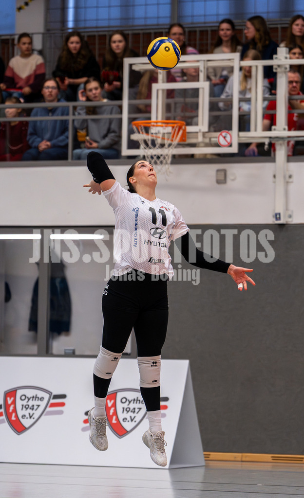 Volleyball I Frauen I Saison 2025-2026 I 2 Bundesliga Pro I 17. Spieltag VFL Oythe - VC Stralsund I 1430 | Jacklyn Simms (11,VFL Oythe) - Realisiert mit Pictrs.com