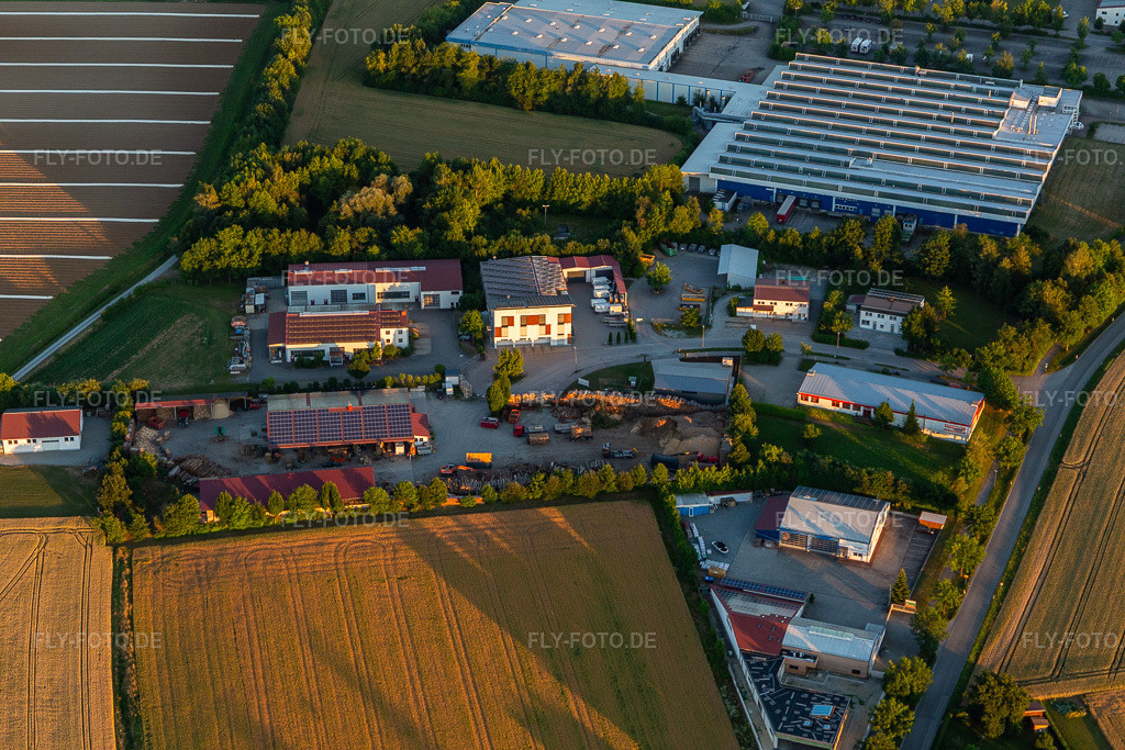 Luftbild: Industriegebiet An der Hadersbacher Straße in Geiselhöring im Bundesland Bayern in Deutschland. Foto: IMG_133366.jpg vom 03.07.2022 durch Werner Riehm/FLY-FOTO.de
