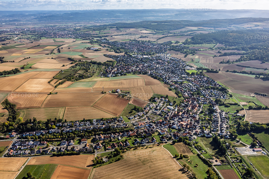 Luftbild: Ortsansicht von Westen im Ortsteil Mosbach in Schaafheim im Bundesland Hessen in Deutschland. – Foto: IMG_159133.jpg vom 22.09.2026 durch Werner Riehm/FLY-FOTO.de – Auflösung des Originals: 5823 x 3882 px