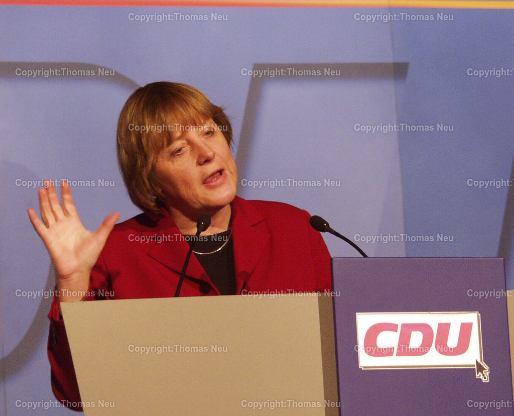 ANGELA_MERKEL_HP0103__1_ | 2003 besuchte Angela Merkel als CDU-Vorsitzende Heppenheim. Bei einem öffentlichen Auftritt sprach sie vor Bürgern und Parteimitgliedern zur politischen Lage.