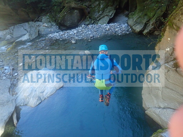 PC020042 | Bestelle die Bilder deines Berg- oder Wasser-Abenteuers mit Mountain Sports bequem von zu Hause aus direkt über unseren Online Fotoshop von pictrs.com. - Realisiert mit Pictrs.com