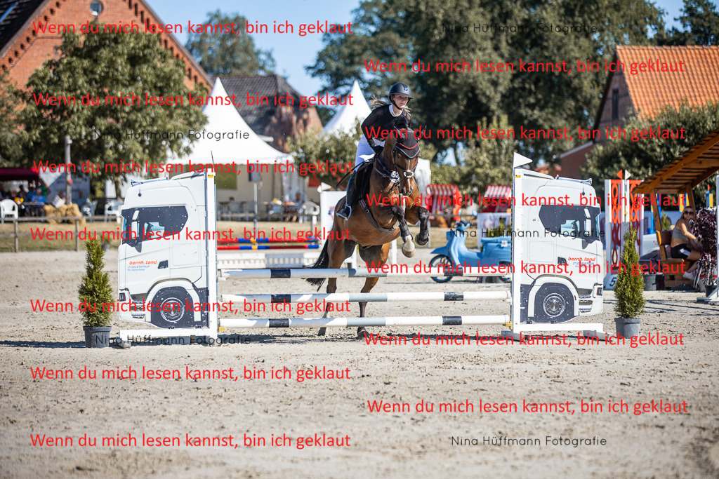 BK1A7999 | Turnierbilder Turnierfotos Nina Hüffmann Turnierfotografie Pferdefotografie Tierzeichnung Haustierzeichnung Pferdezeichnung Hundezeichnung Videograf  - Realisiert mit Pictrs.com