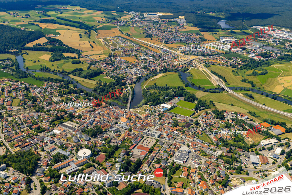 Das Luftbild der Stadt Roding wurde 2022 vom Flugzeug heraus erstellt (keine Drohnen-Aufnahmen) Aufnahmehöhe ca.450 Meter- hohe Bildauflösung und Druck-Qualität. Garantiert!