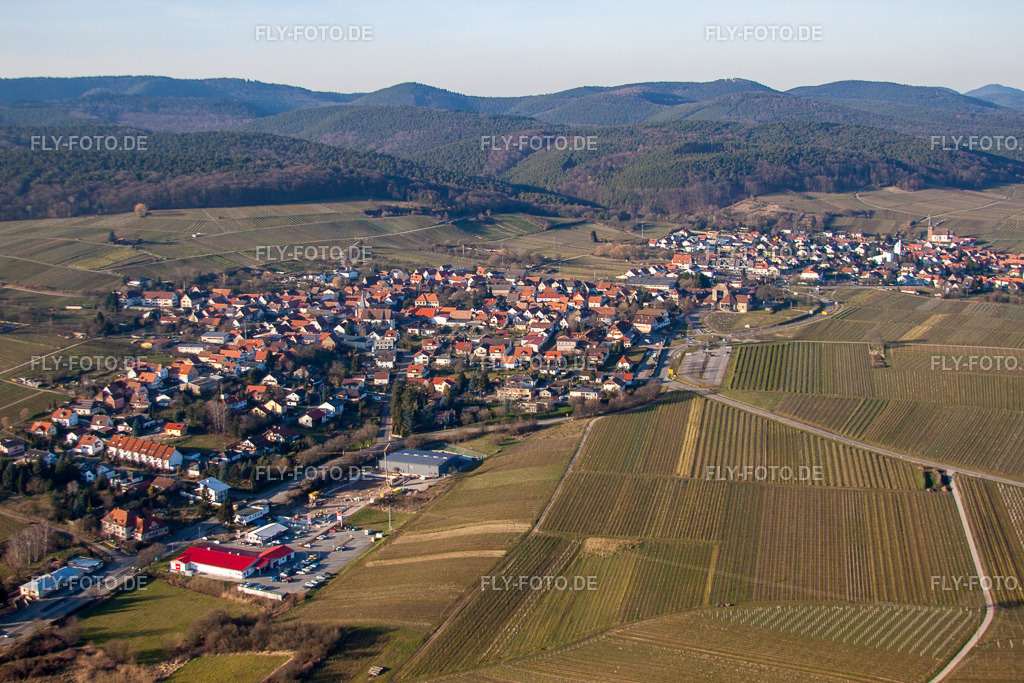 Ortsansicht | Luftbild: Ortsansicht im Ortsteil Schweigen in Schweigen-Rechtenbach im Bundesland Rheinland-Pfalz in Deutschland. Foto: IMG_62323.jpg vom 24.02.2014 durch Werner Riehm/FLY-FOTO.de - Realisiert mit Pictrs.com