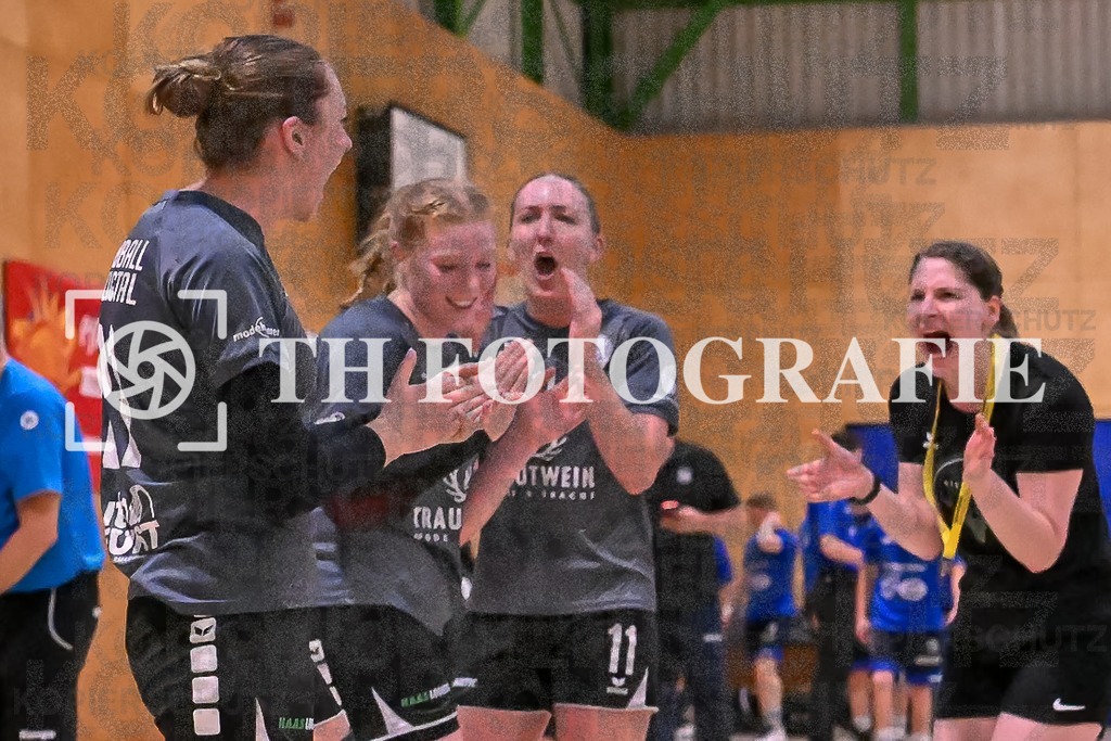 GER, SG Maulburg/Steinen - HB Kinzigtal, Handball, Suedbadenliga, 22. Spieltag, Saison 2023/2024, 27.04.2024 | Freude bei HB Kinzigtal.

GER, SG Maulburg/Steinen - HB Kinzigtal, Handball, Suedbadenliga, 22. Spieltag, Saison 2023/2024, 27.04.2024

Foto: TH Fotografie/Thomas Hess