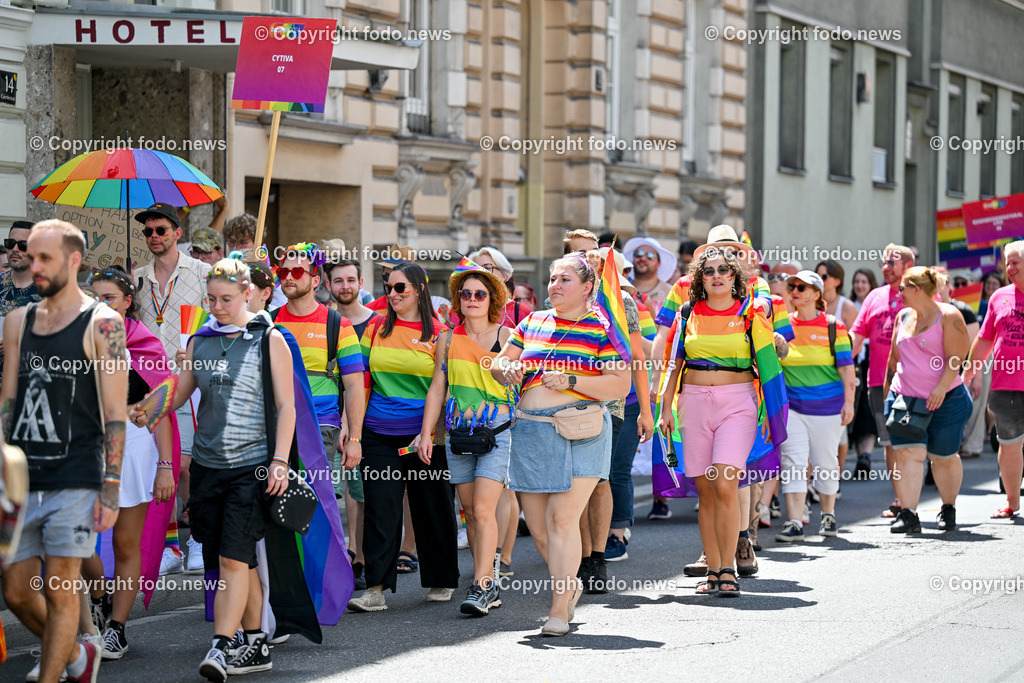Linzpride 2024_ 06.07.2024-119 | 06.07.2024, Linz, AUT, Linzpride 2024, im Bild Teilnehmer an der Linz Pride 2024