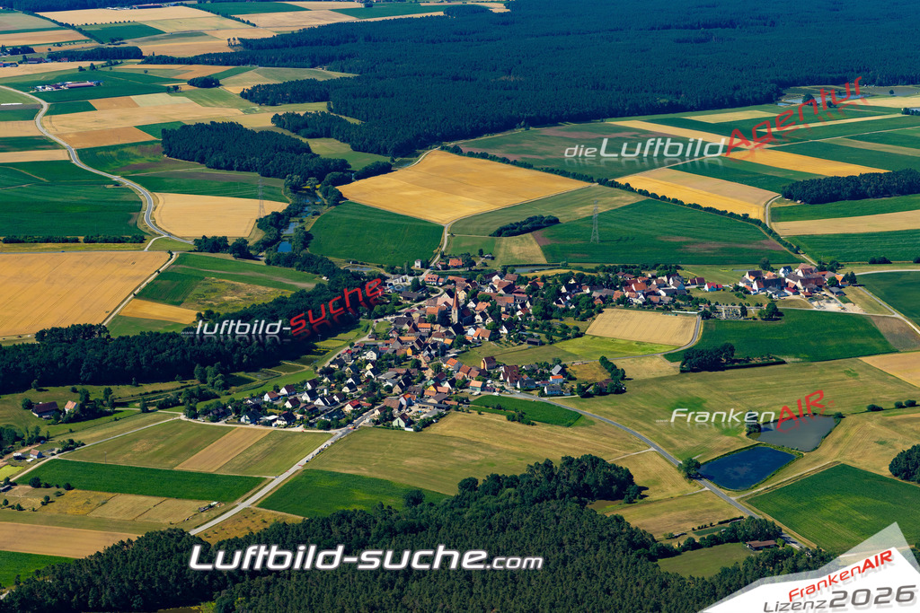 Aktuelles Luftbild von Kirchfarrnbach Wilhermsdorf - Die Luftaufnahme wurde 2022 mittels UL-Flugzeug erstellt ( keine Drohne ) - hochauflösende Kamera-Systeme von  Canon -Beste Qualität - Für grossformatige Ausdrucke geeignet. Die Geschenkidee !