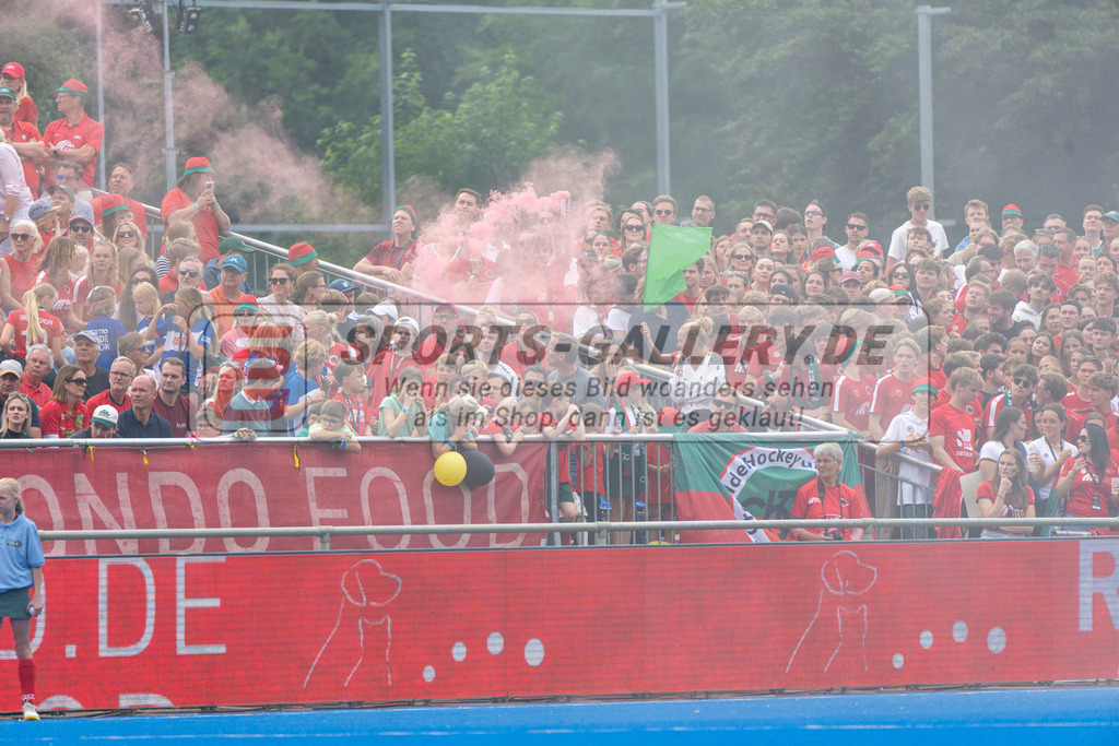 Final4_20250601-1339-HK108534 | Krefeld, Deutschland, 01.06.2025:  Feldhockey Final4 2025 – „Deutsche Feldhockey-Meisterschaften 2025“ Crefelder HTC - Rot-Weiss Köln (Finale Herren) im Gerd-Wellen-Hockeyanlage am 01.06.2025 in Krefeld, Deutschland. (Foto von Kramhöller/Fehrmann/Kaste)Krefeld, Germany, 01.06.2025: Feldhockey Final4 2025 – „Deutsche Feldhockey-Meisterschaften 2025“ Harvestehuder HTC - Düsseldorfer HC (Finale Damen) in Gerd-Wellen-Hockeyanlage at 01.06.2025 in Krefeld, Deutschland. (Foto from Kramhöller/Fehrmann/Kaste)