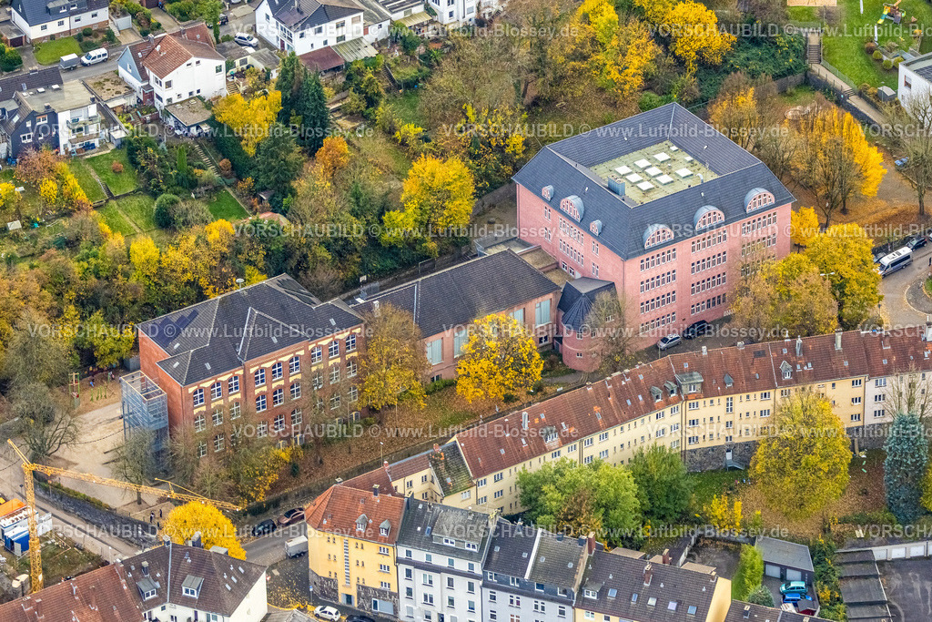 Hagen251102370-2 | Luftbild, Gustav-Heinemann-Schule, rosafarbenes Gebäude, herbstliche Bäume, Eilpe, Hagen, Ruhrgebiet, Nordrhein-Westfalen, Deutschland