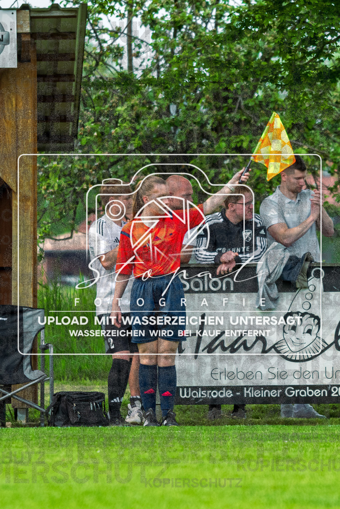 Kreisliga Herren HK - FG Fulde-Stellichte vs. Germania Walsrode | Katharina Thiemann (Schiedsrichterassistentin); Kreisliga Herren HK - FG Fulde-Stellichte vs. Germania Walsrode am 10.05.26 in Fulder Zentralstadion, Fulde - Realisiert mit Pictrs.com