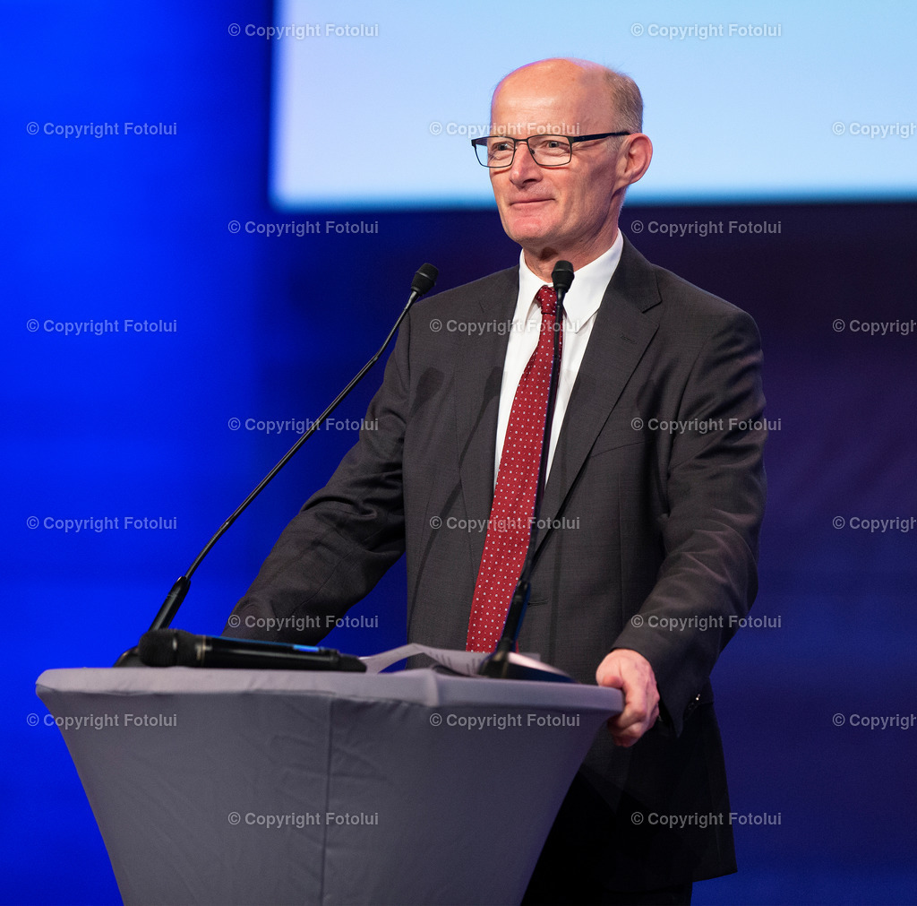 OBERBANK_75 | EIN DANK AN DIE PFLEGEKRAEFTE KABARETT MIT KLAUS ECKEL 02.06.2022 OBERBANK DONAU-FORUM LINZ IM BILD: DR.FRANZ GASSELSBERGER. FOTO:FOTOLUI/OBERBANK