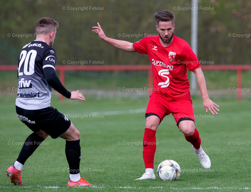A_LUI_16042022_13 | SPORT,FUSSBALL,LT1 OOE LIGA ASKOE OEDT-SV MICHELDORF 16.04..2022 IM BILD: SIMON ABRAHAM  (OEDT)  UND HARUN KARIC (MICHELDORF)FOTO:FOTOLUI