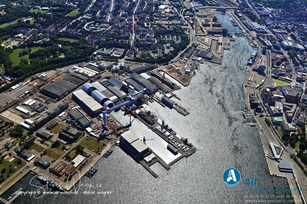 Luftbild Kiel Hafen - German Naval Yards Kiel | German Naval Yards Kiel: Die Werft konzentriert sich auf den Bau großer Fregatten und Korvetten sowie auf die Instandhaltung von Marineschiffen.