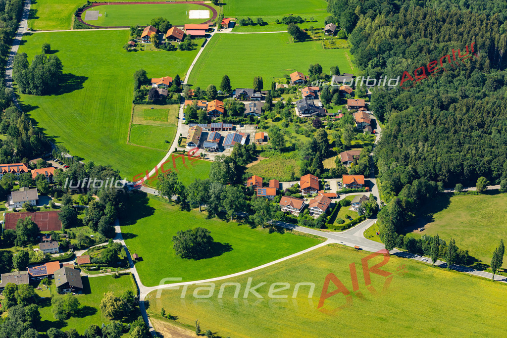 Aktuelles Luftbild von Ising Chieming - Die Luftaufnahme wurde 2022 mittels UL-Flugzeug erstellt ( keine Drohne ) - hochauflösende Kamera-Systeme von  Canon -Beste Qualität - Für grossformatige Ausdrucke geeignet. Die Geschenkidee !