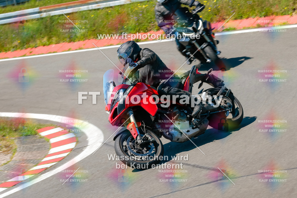 Moto-TeamOBK-22149 | Hier findet Ihr Bilder von Touristenfahrten auf der Nürburgring Nordschleife oder von anderen Veranstaltungen die ich besucht habe. Viel Spass beim Durch Schauen 