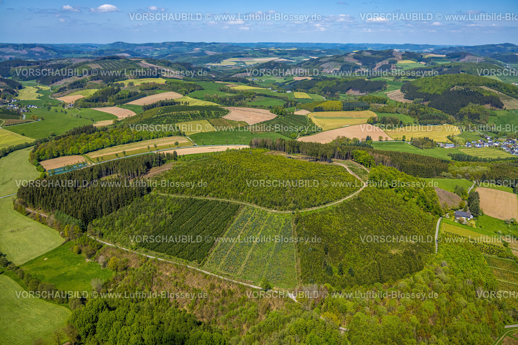 Schmallenberg230505936 | Luftbild, Hügellandschaft, Landschaftsschutzgebiet Quellbereich des Hardtsiepens bei Landenbeckerbruch, Landenbeck, Eslohe, Sauerland, Nordrhein-Westfalen, Deutschland