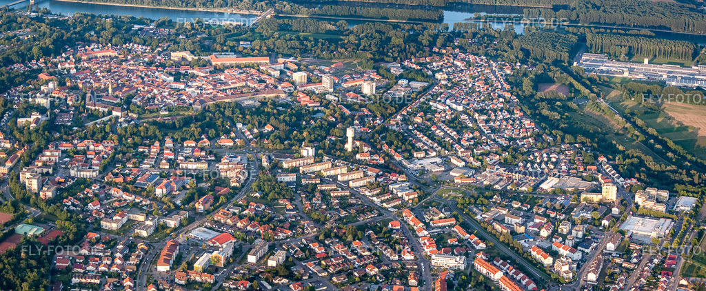 Stadtübersicht von Westen bis zum Rhein | Luftbild: Stadtübersicht von Westen bis zum Rhein in Germersheim im Bundesland Rheinland-Pfalz in Deutschland. Foto: IMG_51609-Bearbeitet.jpg vom 08.08.2012 durch Werner Riehm/FLY-FOTO.de - Realisiert mit Pictrs.com