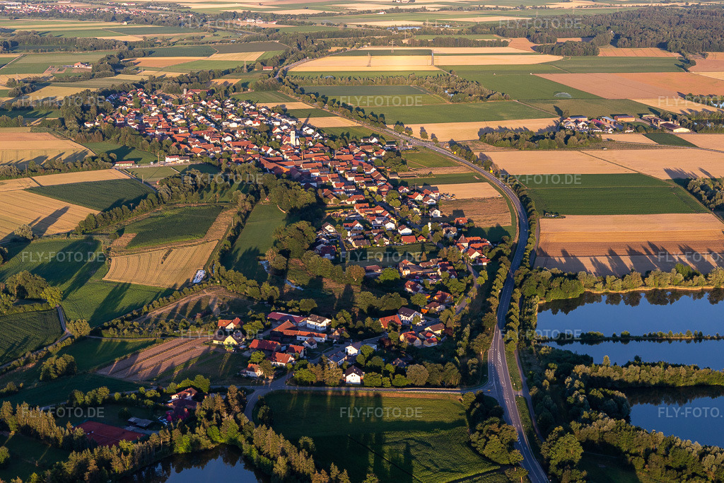 Luftbild: Geisling im Ortsteil Geisling in Pfatter im Bundesland Bayern in Deutschland. – Foto: IMG_133311.jpg vom 03.07.2022 durch Werner Riehm/FLY-FOTO.de – Auflösung des Originals: 5472 x 3648 px – Gemeinde Pfatter