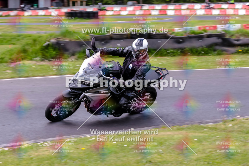 MotoTeamVBK-20921 | Hier findet Ihr Bilder von Touristenfahrten auf der Nürburgring Nordschleife oder von anderen Veranstaltungen die ich besucht habe. Viel Spass beim Durch Schauen 