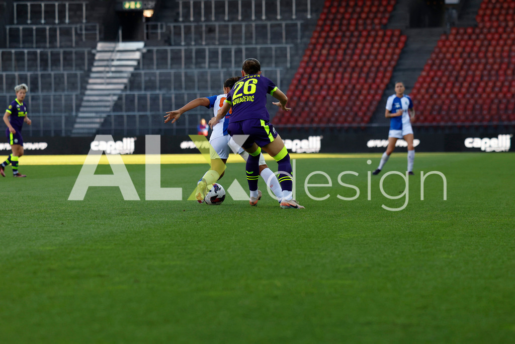 GC Zürich vs FC Zürich - AXA Women’s Super League Playoffs - Stadion Letzigrund | ALILA BELÉN IPPOLITO of Grasshopper Club Zürich and SANJA KOVACEVIC of FC Zürich duel during the AXA Women’s Super League Playoffs quarter-final second leg between GC Zürich and FC Zürich at Stadion Letzigrund, Zurich, Switzerland. - Realisiert mit Pictrs.com