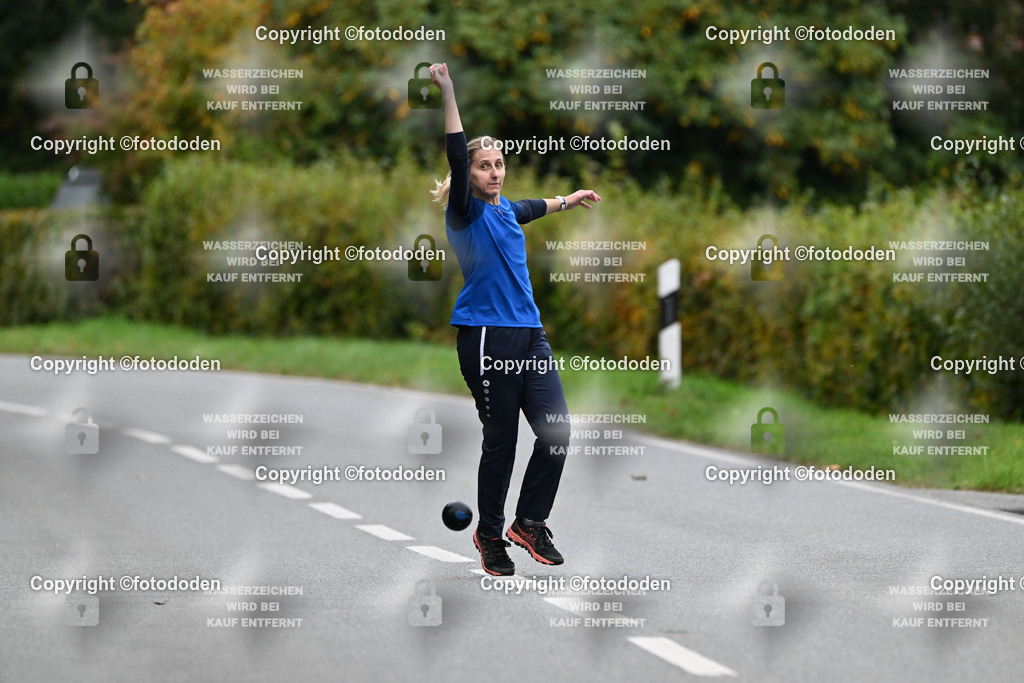 DSC_0547 | Anke Oldewurtel / Uttel beim letzen Wurf. Es fehlte "ein" Meter um den Sieg nach Uttel zu holen. Uttel gewinnt mit 99m