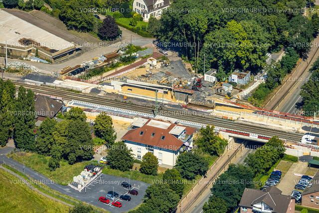 Voerde240802644 | Luftbild, Hbf Bahnhof Voerde, Baustelle Brücke Steinstraße, Baustelle Fußgängerunterführung und Brücke Bahnhofstraße, Ausbau der Betuweroute und Betuwe-Linie Eisenbahnstrecke, Baustelle mit Schallschutzwand, Voerde, Ruhrgebiet, Niederrhein, Nordrhein-Westfalen, Deutschland