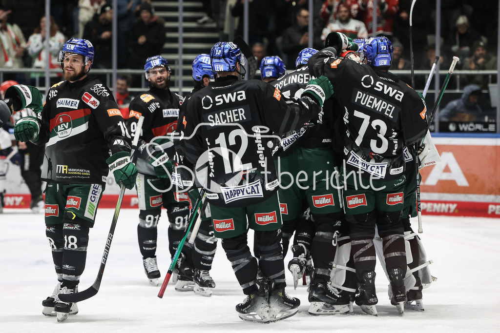 Augsburger Panther - EHC RB München | Grenzenloser Jubel der Panther nach dem Sieg gegen Muenchen