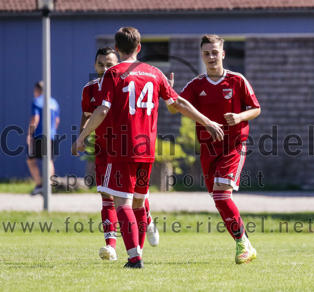 2023-09-02_013_SG_Markt_Schwaben_II_gegen_SV_Internationale_Taufkirchen_II | Markt Schwaben, Deutschland, 02.09.2023:
Fußball, C-Klasse 2023 / 2024, 3. Spieltag, (SG) Markt Schwaben II gegen SV Internationale Taufkirchen II, Endergebnis: 6:2

Jubel nach dem 1:0 durch Deniz Sacin (SG Markt Schwaben, #6)
Marcel Götz (SG Markt Schwaben, #14), Deniz Sacin (SG Markt Schwaben, #6)

Foto: Christian Riedel / fotografie-riedel.net