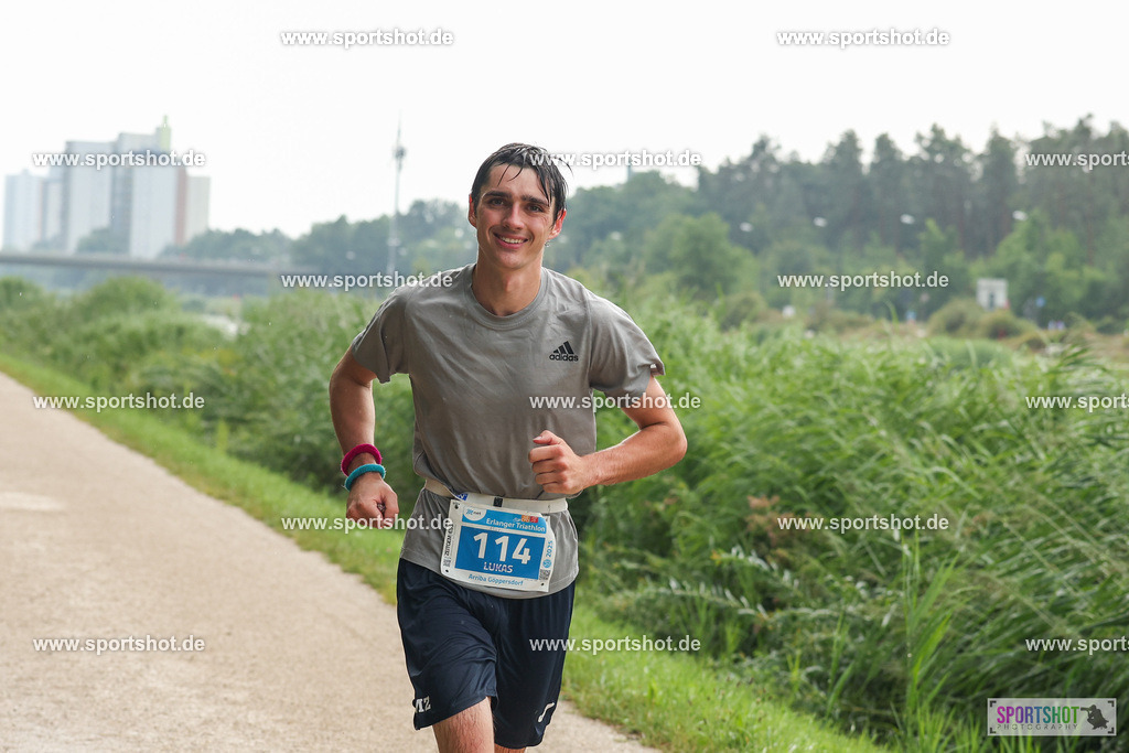 LUR_1602 | 34. M-net Erlanger Triathlon 2025 #erlangertriathlon  #mnettriathlon2025 #mnettriathlon #team #olympischedistanz #mitteldistanz #triathlon #maindonaukanal  #erlangertriathlon2025 #yourpictrs #tv1848 #tv1848erlangen  #triathlonbayern #sportinerlangen #demsportverbunden #sportshot_your_pictrs Copyright: www.sportshot.de