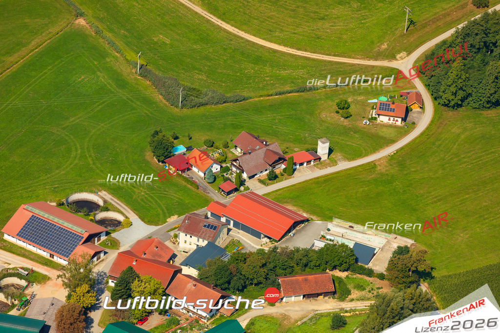 Schrägluftbild  Unterkatzendorf  Büchlberg - Das Luftbild wurde 2025 vom UL-Flugzeug heraus erstellt ( keine Drohne ) - Hochauflösende Luftaufnahme -Nicht vergleichbar mit Google Maps oder Satelittenbilder- Die Geschenkidee !Mit Lizenz und Bildrechte bestellbar
