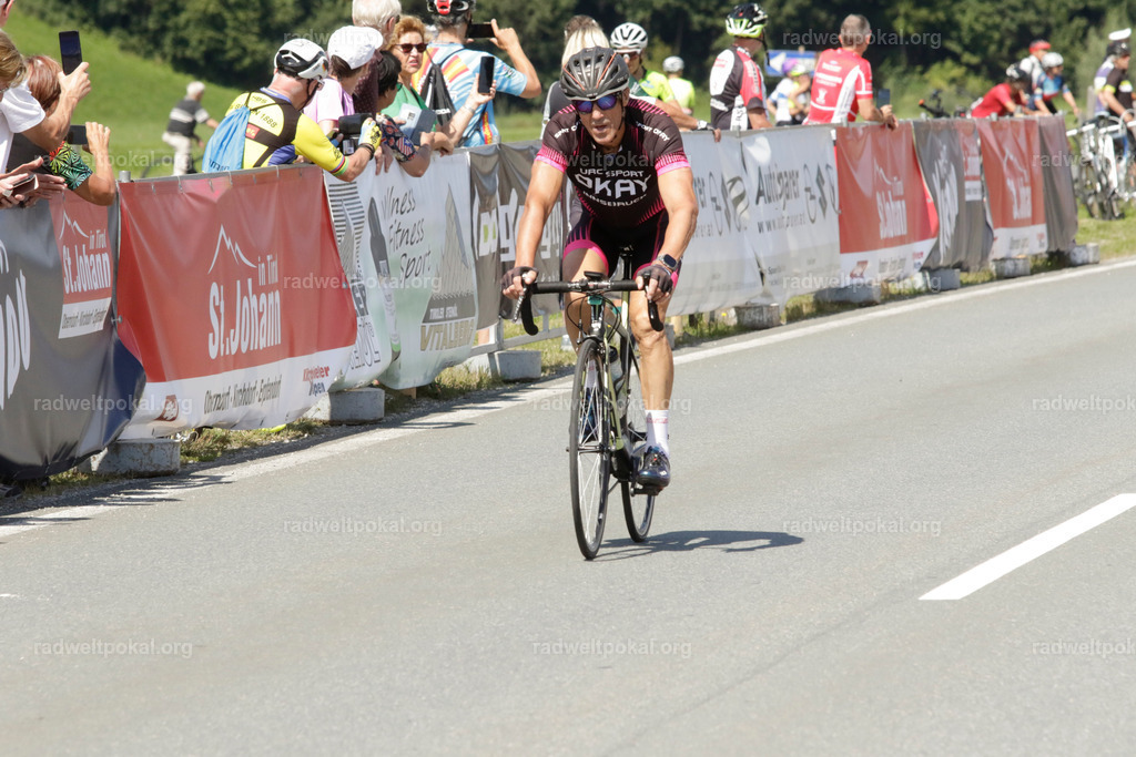 919_20230817_Bewerb_Maenner_Muehlanger | AUT - OESTERREICH, 2023-08-16: SPORT RENNRAD-FAHREN - 55. INTERNATIONALER RADWELTPOKAL IN ST. JOHANN IN TIROL  - Vintage-Radrennen mit WM-Bronze-Medaillen-Siegerin Christina Schweinberger, den Teilnehmer und Alexander Baumann (vom Orginastions-Team) - TAG 2 BEWERB MAENNER IN SECHS GRUPPEN  ; Foto: Roland Muehlanger