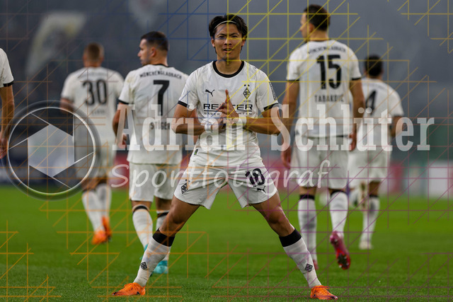 Borussia Mönchengladbach vs Karlsruher SC - DFB-Pokal 2. Runde | Mönchengladbach, Deutschland, 28.10.25:   Shuto Machino (Borussia Mönchengladbach) Torjubel, jubelt nach seinem Treffer zum 1:0 waehrend des Spiels der DFB-Pokal 2. Runde zwischen Borussia Mönchengladbach vs Karlsruher SC im Stadion im Borussia Park(Foto von Brauer-Fotoagentur / Adrian Schlueter)