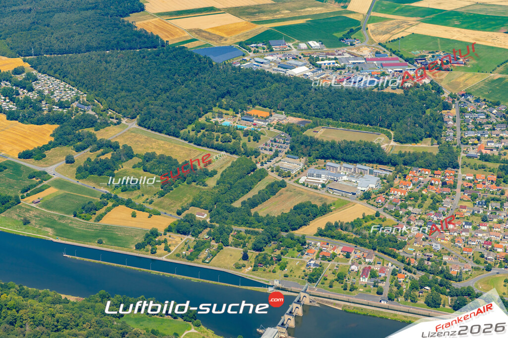 Das Luftbild zeigt : Lengfurt Main Ufer Triefenstein - Die Luftaufnahme wurde 2023 vom UL-Flugzeug aus erstellt ( keine Drohne ) - Hochauflösende Luftaufnahme - Für grossformatige Ausdrucke geeignet. Die Geschenkidee !Mit Lizenz und Bildrechte bestellbar