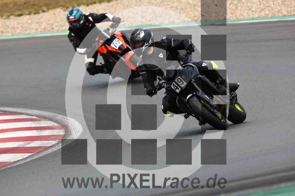 0079-20240909_02488 | Schöne Erinnerungen an spannende Momente - das festzuhalten ist unser Job. PIXELrace.de ist seit 2003 auf den Rennstrecken Europas unterwegs um die Action draußen beim Fahren und die wunderbare Stimmung imm Fahrerlager für euch einzufangen.