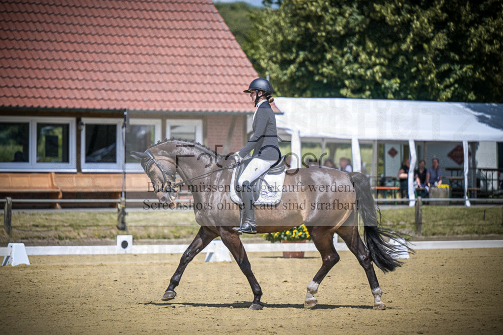 DOS_4517 | Entdecke hochwertige Reitturnierfotos von Foto Oger. Professionell, emotional und authentisch – jetzt Lieblingsmomente im Shop bestellen.Deutschlandweite Turnierfotografie. - Realisiert mit Pictrs.com