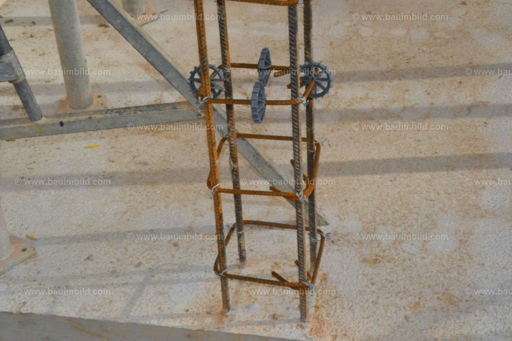 bib-lg04-betonarbeiten-0550 | Nach LV-Leistungsgruppen sortierte Detailfotos über den Bau eines Hauses. Alle Hausbau-Bilder direkt vom Urheber und Autor der Website Haus-Selber-Bauen.com