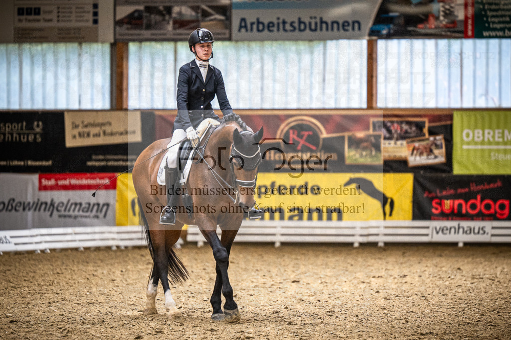 DOS_3489 | Entdecke hochwertige Reitturnierfotos von Foto Oger. Professionell, emotional und authentisch – jetzt Lieblingsmomente im Shop bestellen.Deutschlandweite Turnierfotografie. - Realisiert mit Pictrs.com