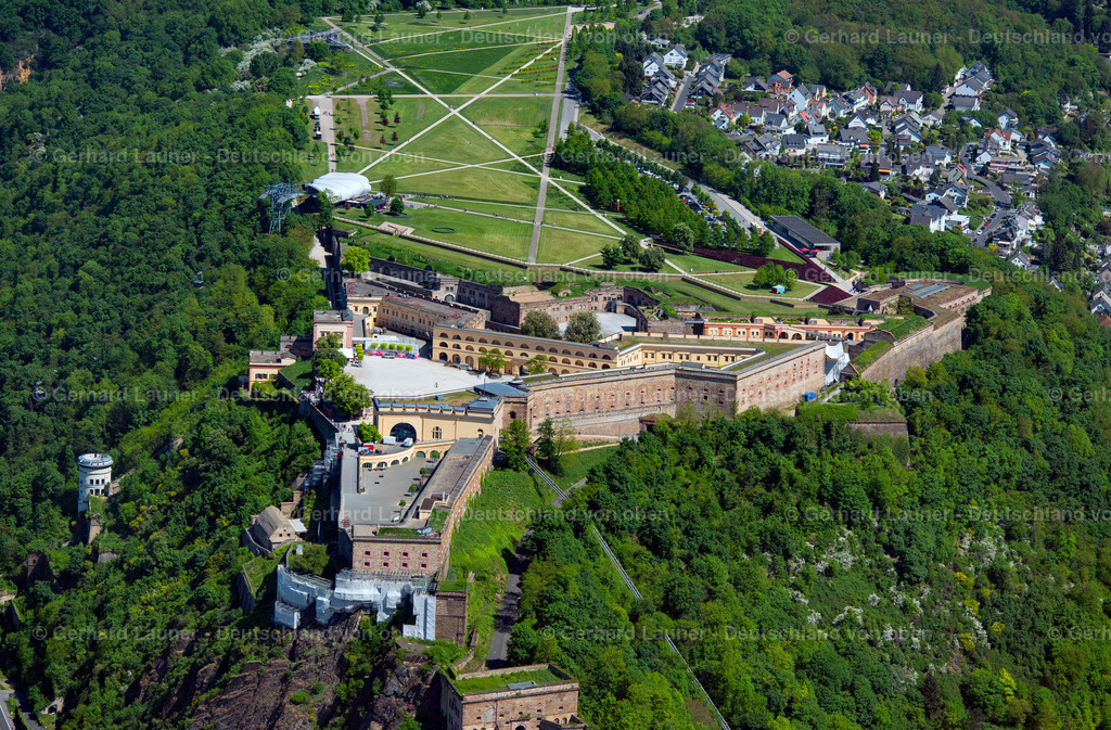 3800011 | Die Festung Ehrenbreitstein ist eine seit dem 16. Jahrhundert bestehende, ursprünglich kurtrierische, später preußische Befestigungsanlage gegenüber der Moselmündung in Koblenz