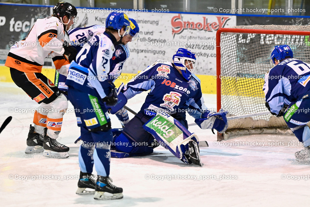 ESC Soccerzone Steindorf vs. USC Piraten Velden | #64 Stichauner Fabian ESC Steindorf, #70 Moser Lukas ESC Steindorf, #72 Hobitsch Samuel ESC Steindorf, #97 Pirsch Christoph USC Velden, ESC Soccerzone Steindorf vs. USC Piraten Velden, ESC Soccerzone Steindorf vs. USC Piraten Velden am 21.02.2025 in Steindorf (Ossiachersee Halle), Austria, (Photo by Bernd Stefan)