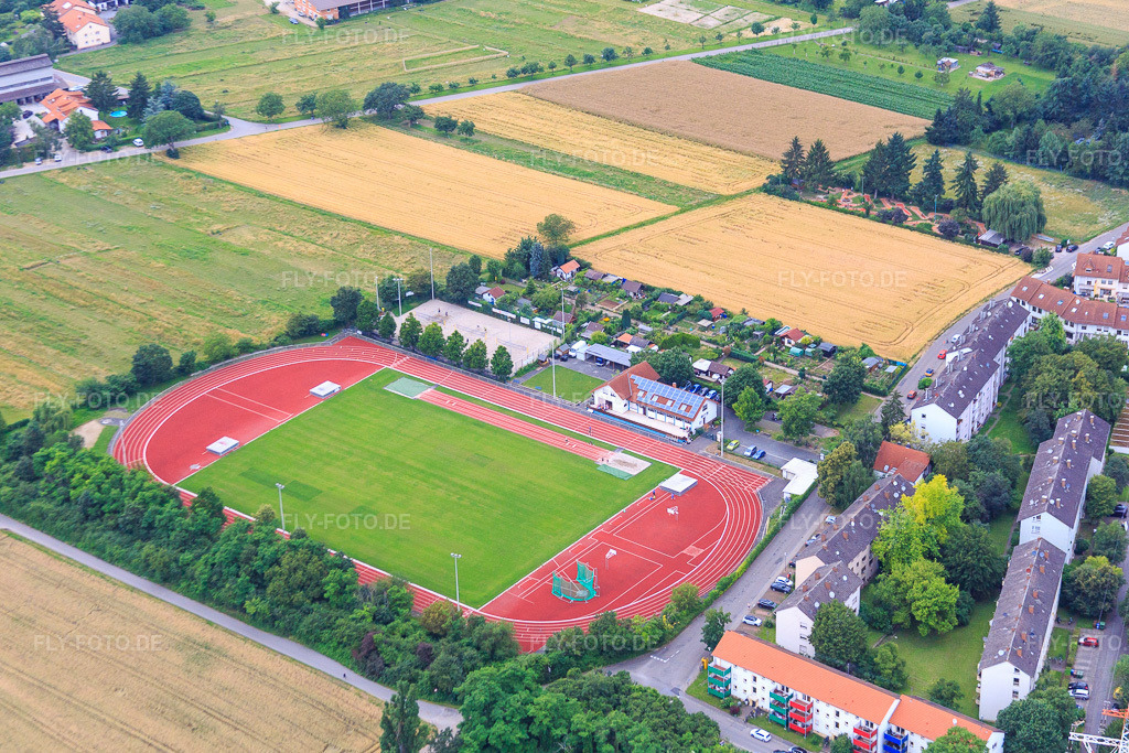 Luftbild: Stadion des Turnverein Eppelheim in Eppelheim im Bundesland Baden-Württemberg in Deutschland. – Foto: IMG_090905.jpg vom 04.07.2016 durch Werner Riehm/FLY-FOTO.de – Auflösung des Originals: 5009 x 3339 px – Laufband Beispiel