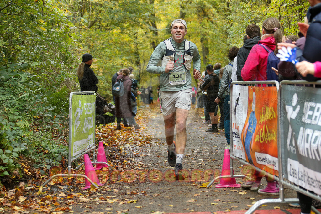 251026_1301_EX1_2242 | Sportfotografie im Rhein-Sieg Kreis, Köln, Bonn, NRW, Rheinland Pfalz, Hessen, etc. Unser Tätigkeitsfeld umfasst den Laufsport vom Volkslauf über den Marathon, Duathlon, Triathon bis zum Ultralauf wie Kölnpfad Ultra oder Schindertrail.