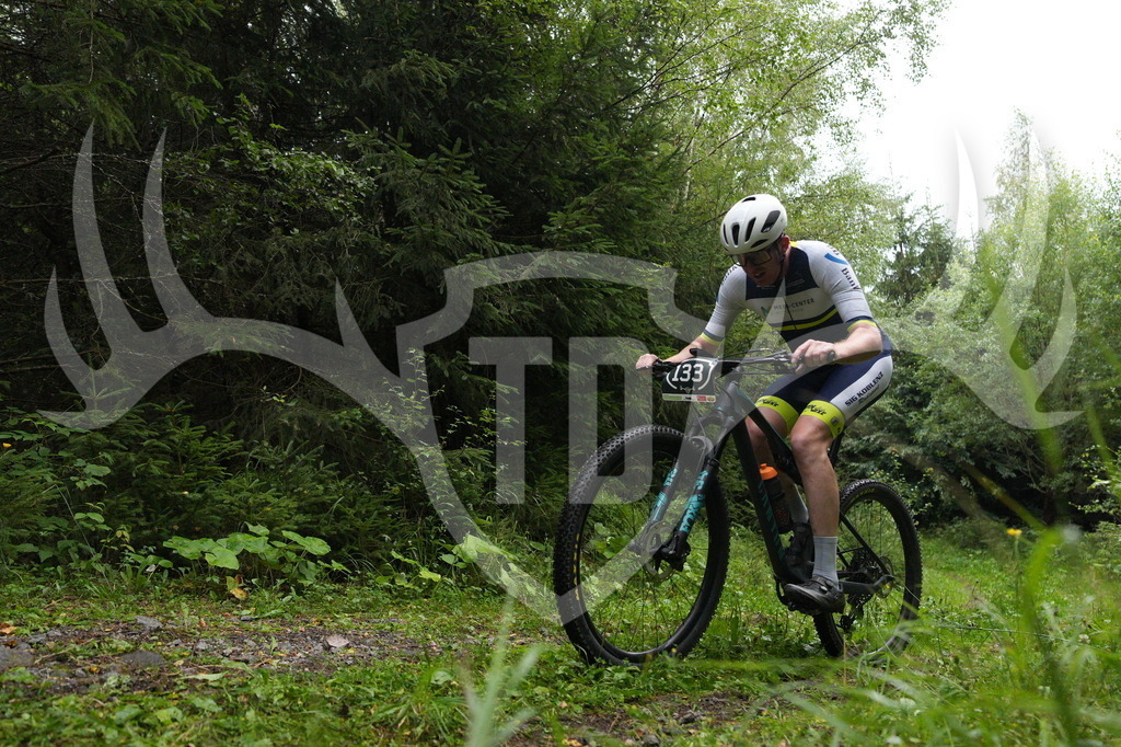 A6703364 | Fotogalerie der Treibjagd im Dunkelwald - Dein MTB Etappenrennen im Erzgebirge - Realisiert mit Pictrs.com