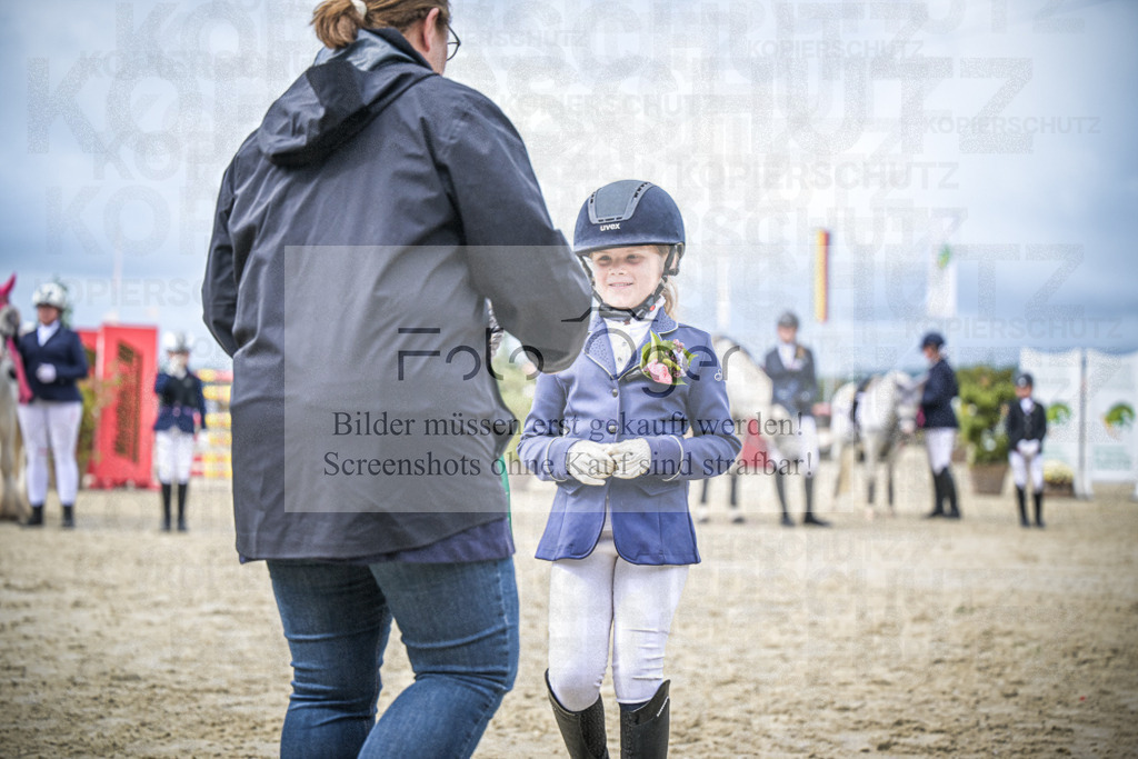 DOS_0375 | Entdecke hochwertige Reitturnierfotos von Foto Oger. Professionell, emotional und authentisch – jetzt Lieblingsmomente im Shop bestellen.Deutschlandweite Turnierfotografie. - Realisiert mit Pictrs.com