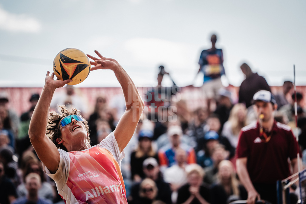 Beachvolleyball | Männer | Allianz German Beach Tour 2025 | Tourstop Düsseldorf | 17.05.2025 | Zuspiel von Hennes Nissen