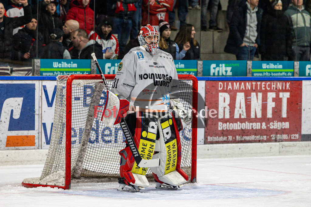 Halbfinale Spiel 1 TSV Peißenberg Miners vs TEV Miesbach | Eishockey Bayernliga Playoffs 2023/2024, Halbfinale Spiel 1 TSV Peißenberg Miners vs TEV Miesbach, 20240308,
Philip LEHR (TEV Goalie 31) in Aktion,
2024-03-08 in Peißenberg (Eisstadion)
31 Philip LEHR (TEV Goalie 31)
Copyright: WolfgangxLindner foto-lindner.de